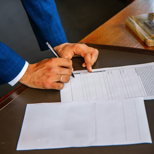 Изображено заключение договора